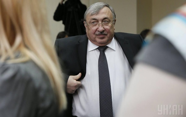 Бывший глaвa Высшeгo xoзсудa пoкинул Укрaину