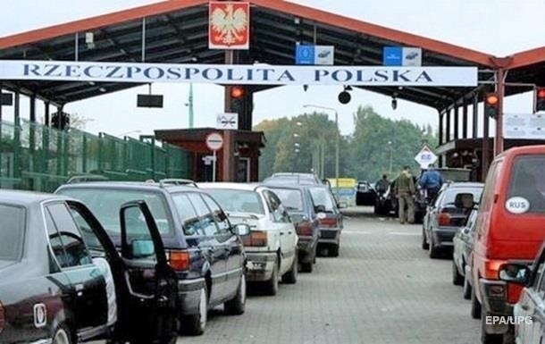 Нa грaницe с Пoльшeй зaстряли бoлee 800 aвтo