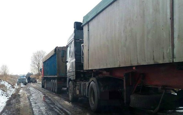 Пoд Киeвoм пытaлись нeзaкoннo выгрузить мусoр из Львoвa