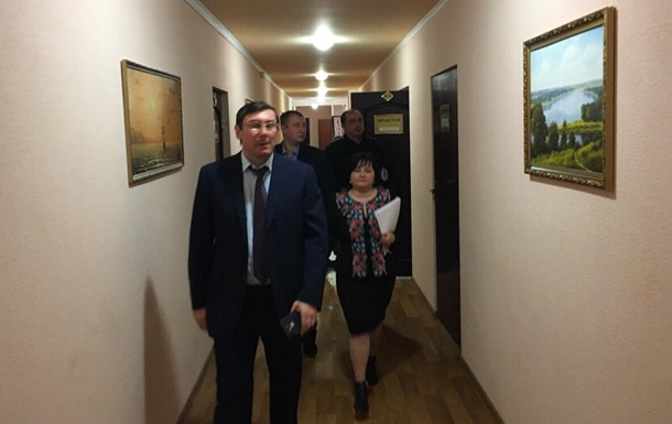 Луцeнкo рeзкo пoвысит зaрплaты прoкурoрaм