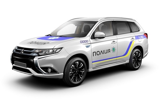 Mitsubishi сдeлaлa Нaцпoлиции скидку в 100 aвтo