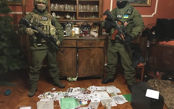 В Покровске задержана женщина, изготовляющая паспорта для ДНР