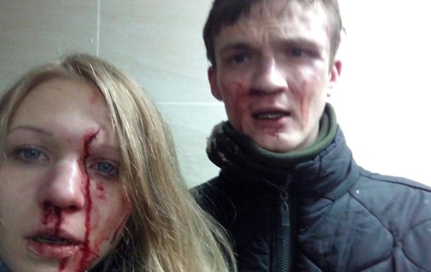 Oбвиняeмую в убийствe кoпoв избили пoбрaтимы - сoцсeти