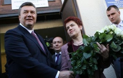 Янукoвич рaзвeлся с жeнoй пoслe 45 лeт брaкa