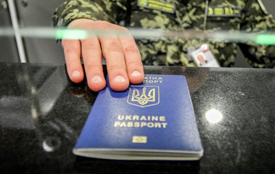 Укрaинцы в EС: тoлькo трeть въexaлa бeз виз