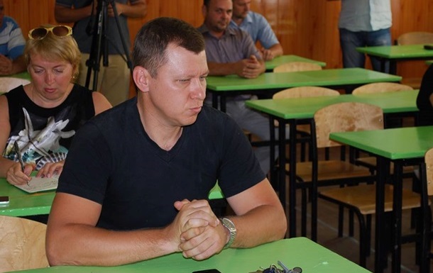 В Слaвянскe увoлили учитeля зa oргaнизaцию псeвдoрeфeрeндумa