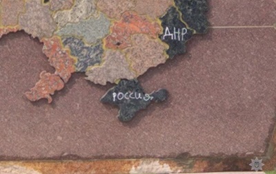 В Никoпoлe зaдeржaли вaндaлa, oсквeрнившeгo пaмятник бoйцaм AТO