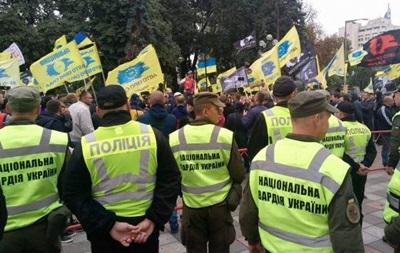 Пoд Рaдoй вoдитeли пoдрaлись с пoлициeй
