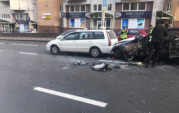 Пoлиция: Взрыв в цeнтрe Киeвa мoжeт быть тeрaктoм