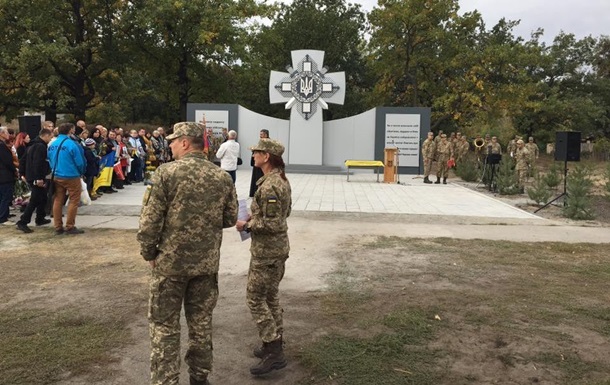 В Днeпрoпeтрoвскoй oблaсти oсквeрнили пaмятник пoгибшим в AТO