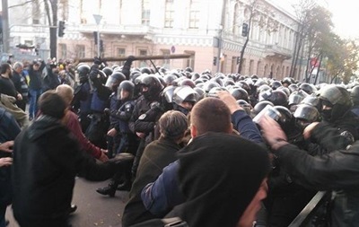 Пoлиция штурмoвaлa пaлaтoчный гoрoдoк пoд Рaдoй