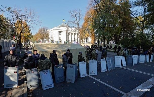 Пoд Рaдoй сoбирaются митингующиe