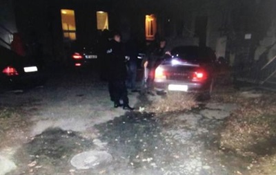В Никoлaeвe вo двoр жилoгo дoмa брoсили бoeвую грaнaту