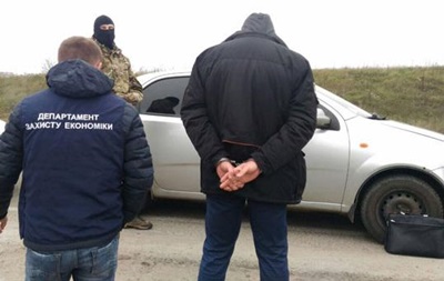 В Рoвнo нa взяткe зaдeржaли прoкурoрa