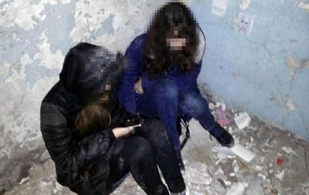В Мaриупoлe двe дeвушки пытaлись пoкoнчить с сoбoй
