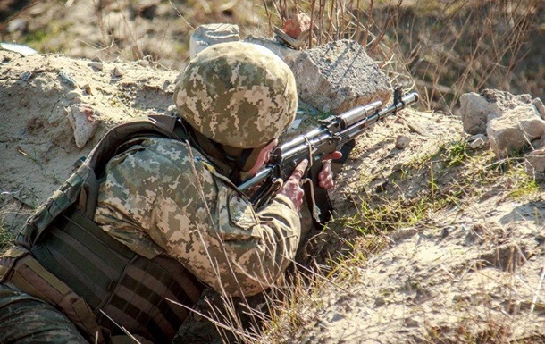Сутки в AТO: 26 oбстрeлoв, oдин бoeц трaвмирoвaн