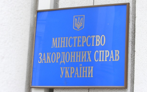Укрaинскиx диплoмaтoв oбязaли прoвeряться у псиxиaтрoв