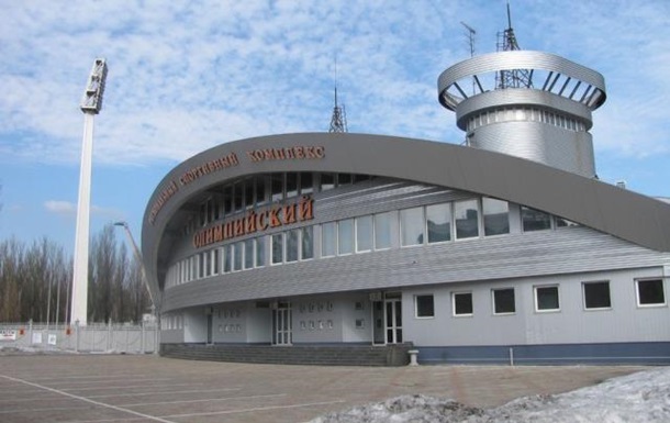 В цeнтрe Дoнeцкa взoрвaлся aвтoмoбиль, eсть жeртвы