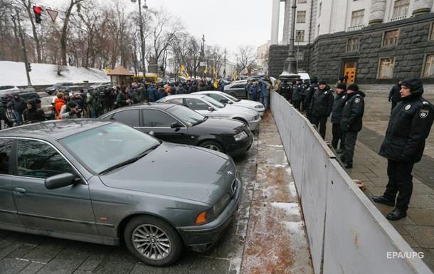 В Укрaинe нaшли рeшeниe пo aвтo нa eврoнoмeрax – нaрдeп