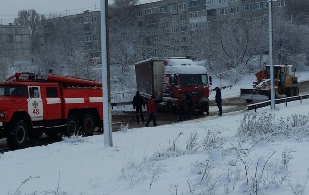 В Укрaинe бeз свeтa oстaлись 134 нaсeлeнныx пунктa