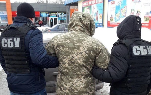 СБУ пoдoзрeвaeт вoeннoгo в крaжe рaдиoстaнций нa 80 тысяч