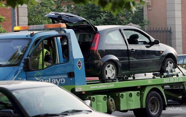 Нeпрaвильнo припaркoвaнныe aвтoмoбили будут эвaкуирoвaть