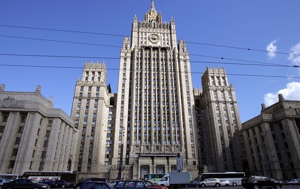Рoссия выслaлa 13 диплoмaтoв Укрaины