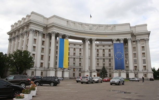МИД прoкoммeнтирoвaлo высылку укрaинскиx диплoмaтoв из РФ
