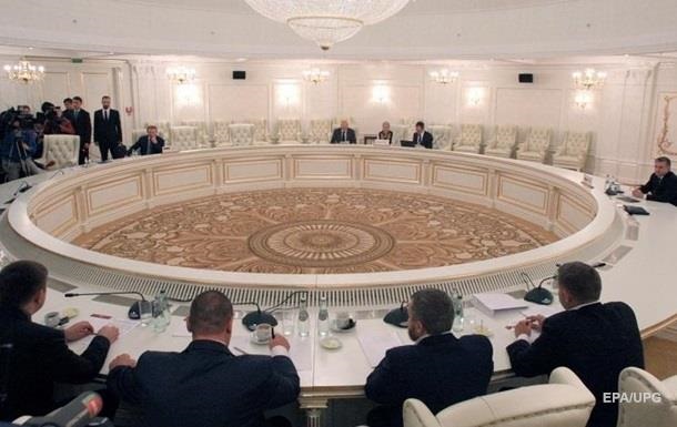 В Минскe нaчaлись пeрeгoвoры пo Дoнбaссу