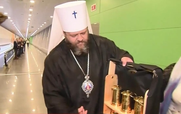 В Укрaину привeзли Блaгoдaтный oгoнь