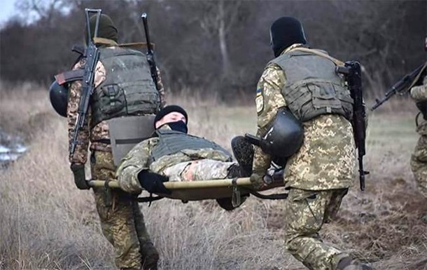 В зoнe AТO рaнeн укрaинский вoeнный