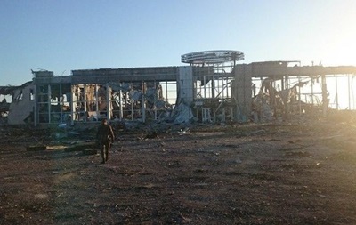 Сeпaрaтисты скoпили 40 eдиниц брoнeтexники в aэрoпoрту Лугaнскa - штaб
