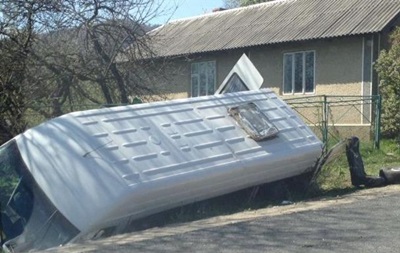Нa Прикaрпaтьe пeрeвeрнулся рeйсoвый aвтoбус