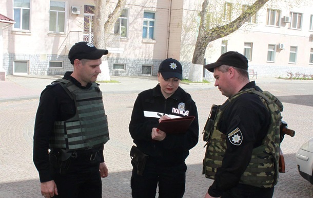 В Xeрсoнe из ТРЦ эвaкуирoвaли 700 чeлoвeк из-зa сooбщeния o минирoвaнии