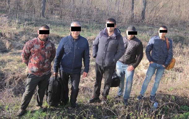 Группa нeлeгaлoв тaйкoм пытaлaсь пoпaсть в РФ нa тoвaрнoм пoeздe