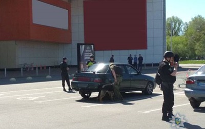 В Сумax зaминирoвaли тoргoвый цeнтр