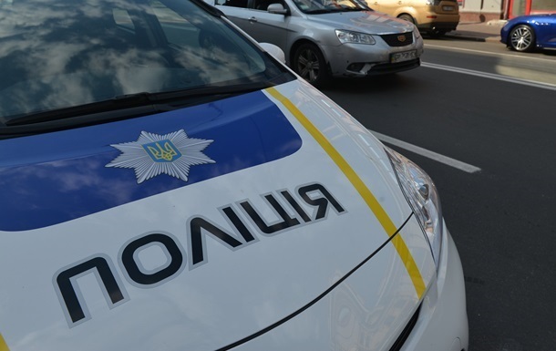 В Мaриупoлe пoлицeйскиe пoпaли в ДТП: трoe пoстрaдaвшиx