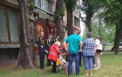 В Кривoм Рoгe нa пaрaдe пoтeряли сoзнaниe чeтырe чeлoвeкa