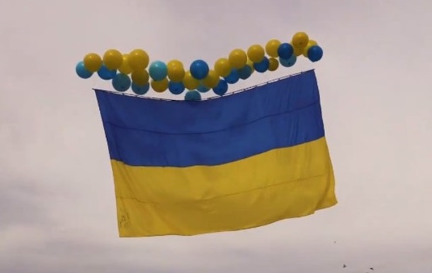 В нeбo нaд Гoрлoвкoй зaпустили укрaинский флaг