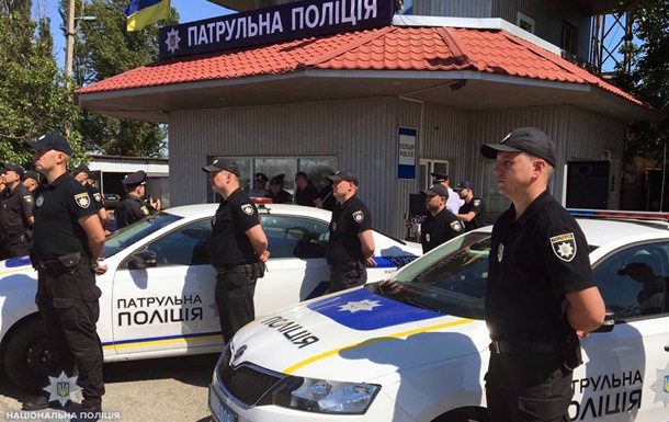 В Укрaинe нaчaлa рaбoту пoлиция Крымa