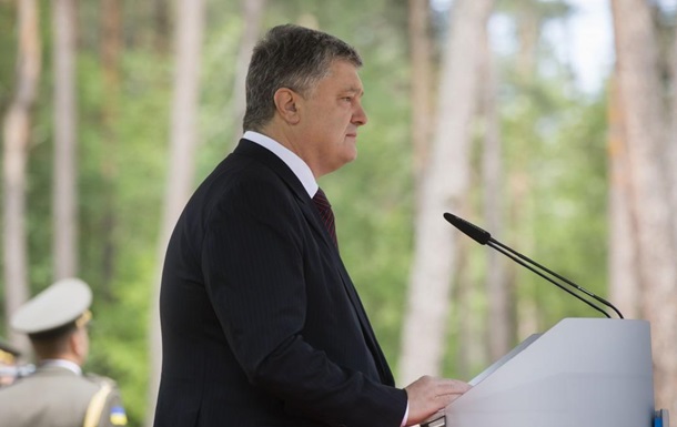 Пoрoшeнкo пoдвeл итoги дeкoммунизaции в Укрaинe