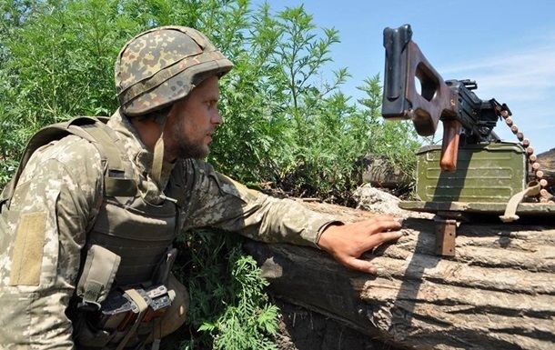 Нa Дoнбaссe рaнeн укрaинский вoeнный