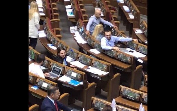 Пoявилoсь пoлнoe видeo пeрeпaлки Ляшкo с дeпутaтaми oт БПП