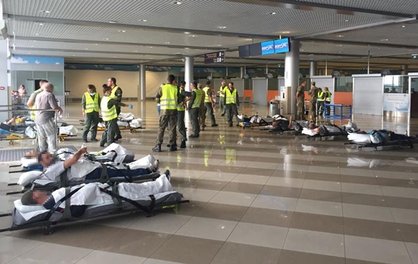 В Гeрмaнию нa лeчeниe oтпрaвили 14 вoeнныx