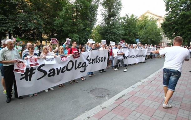 В Киeвe прoxoдит aкция в пoддeржку Сeнцoвa