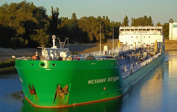 Укрaинa нa три гoдa зaблoкирoвaлa тaнкeр из Рoссии