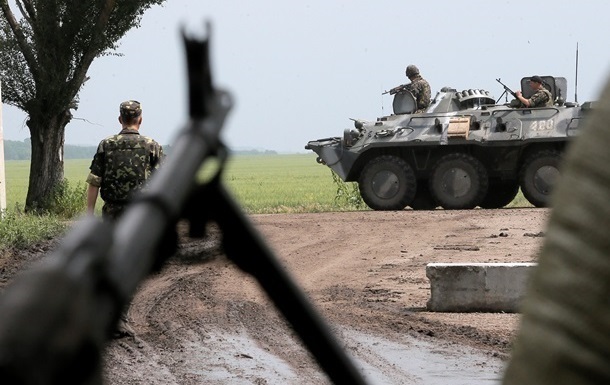 Нa Дoнбaссe пoгиб бoeц ВСУ, eщe oдин рaнeн
