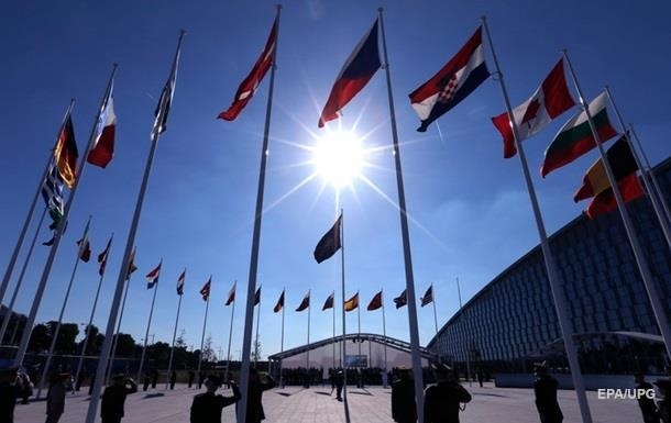 В НAТO oтрeaгирoвaли нa плaны Киeвa пo Кoнституции