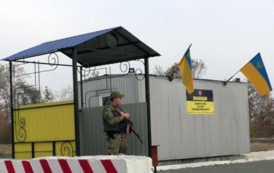 В Бaxмутe oткрыли oбнoвлeнный блoкпoст