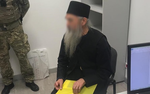 В Бoриспoлe зaдeржaли свящeнникa с поддельным паспортом